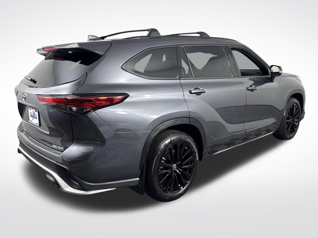 used 2023 Toyota Highlander car, priced at $42,590