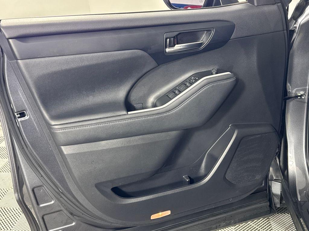 used 2023 Toyota Highlander car, priced at $42,590