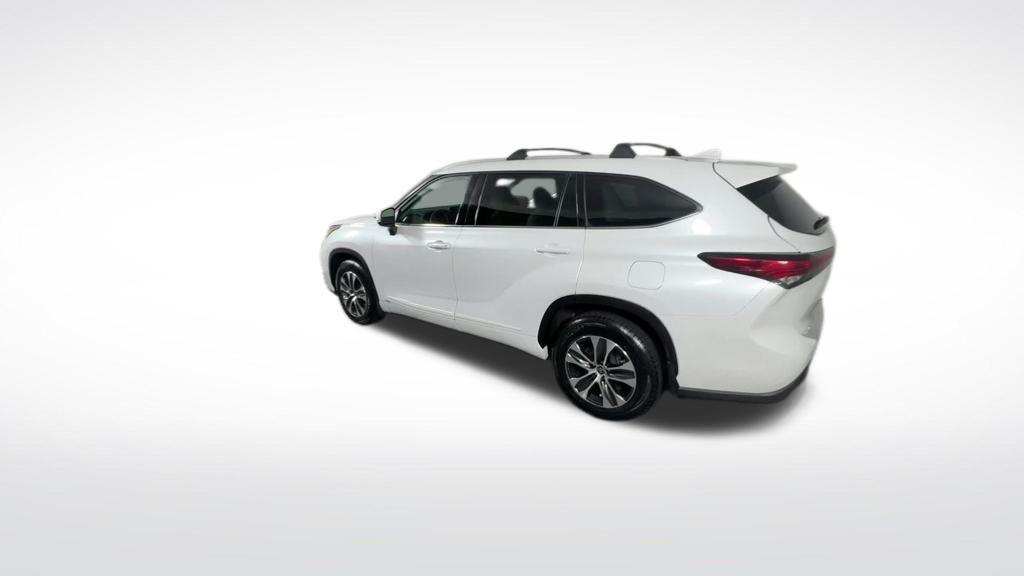 used 2022 Toyota Highlander Hybrid car, priced at $39,950