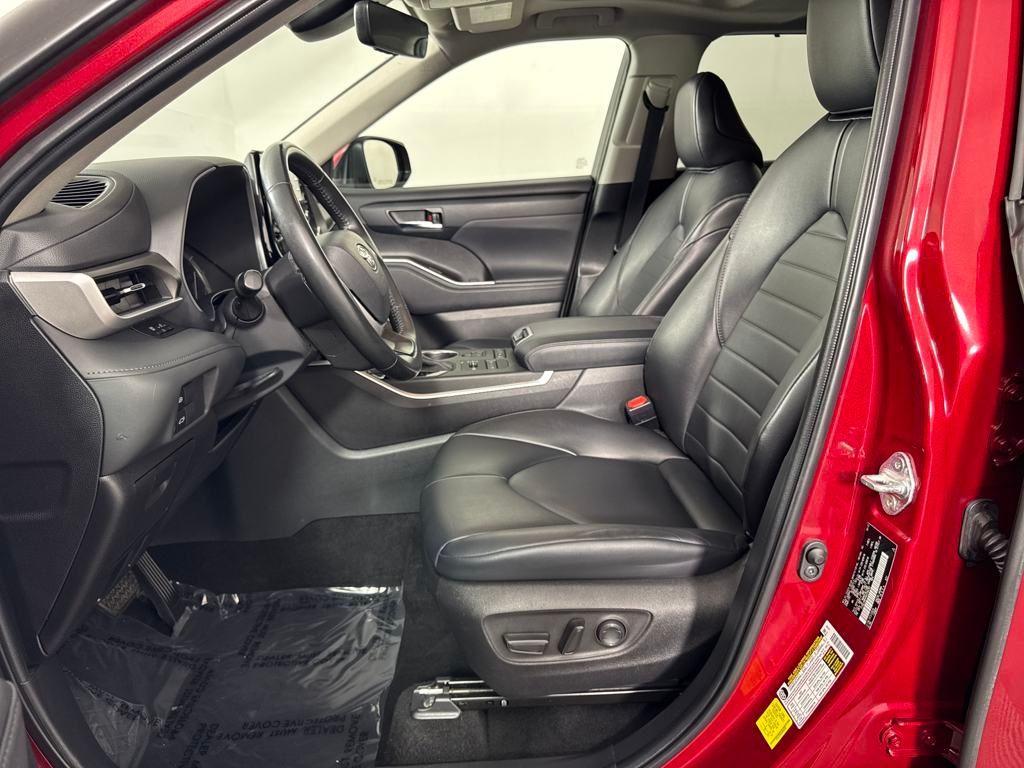 used 2022 Toyota Highlander car, priced at $36,590