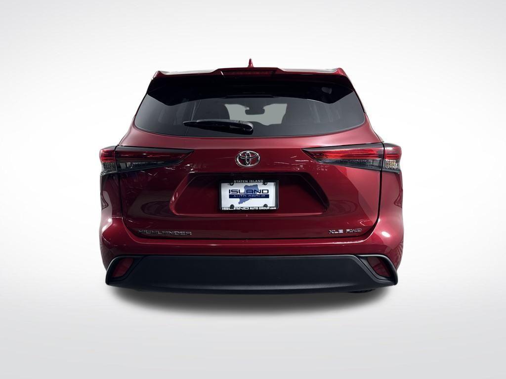 used 2022 Toyota Highlander car, priced at $36,590