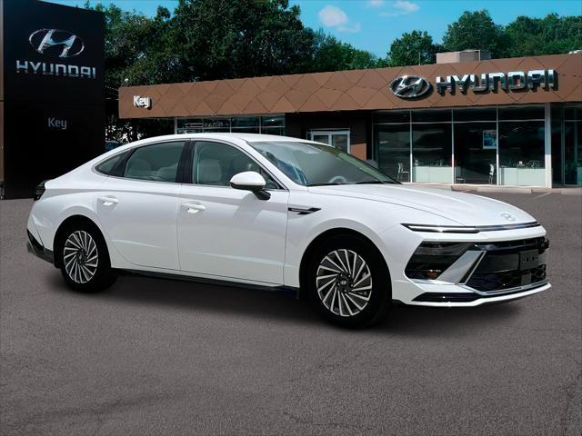 new 2025 Hyundai Sonata Hybrid car, priced at $32,574