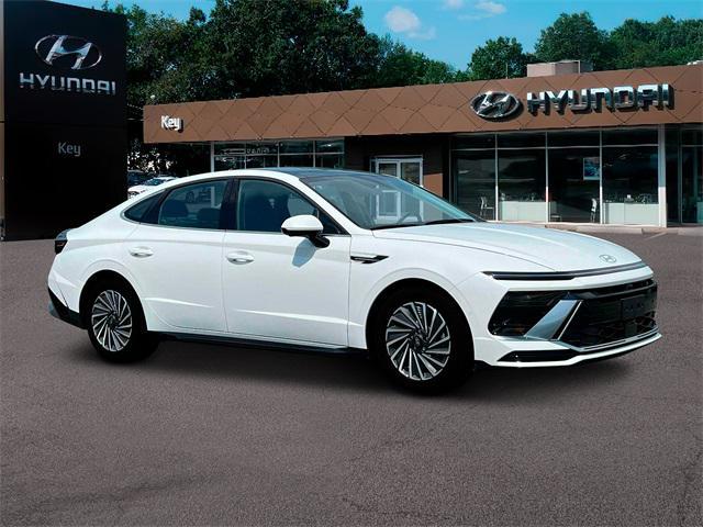 new 2025 Hyundai Sonata Hybrid car, priced at $36,940