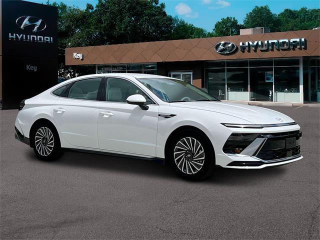 new 2025 Hyundai Sonata Hybrid car, priced at $30,540