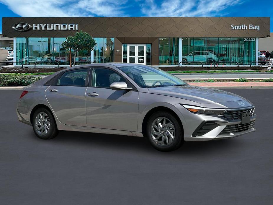 new 2025 Hyundai Elantra HEV car, priced at $26,705