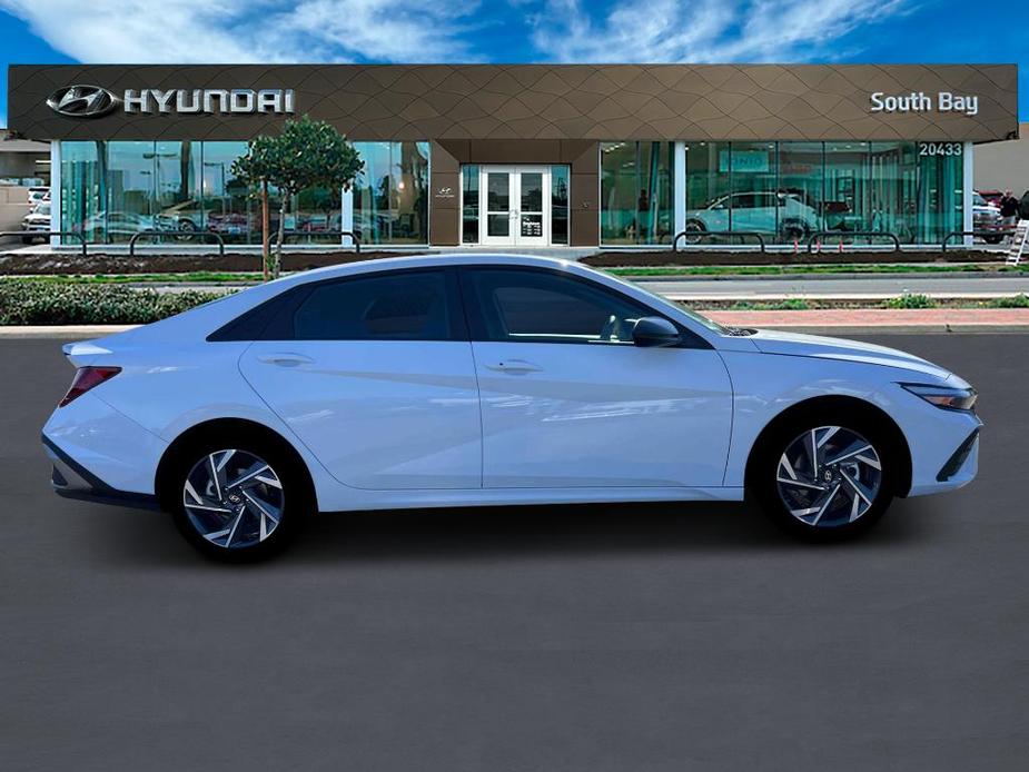 new 2025 Hyundai Elantra car, priced at $25,075