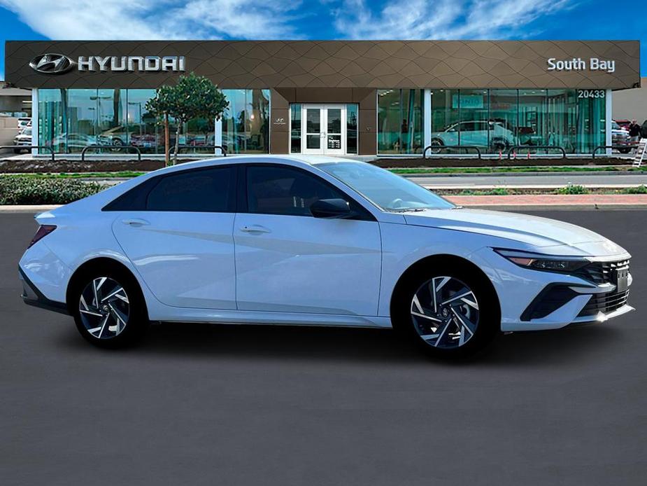 new 2025 Hyundai Elantra car, priced at $25,075