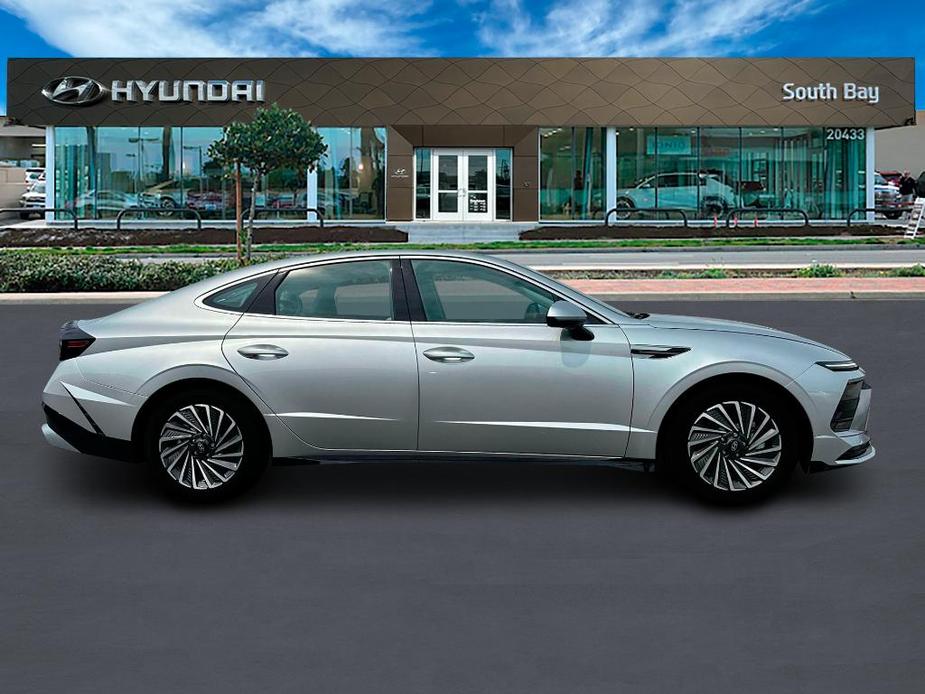 new 2025 Hyundai Sonata Hybrid car, priced at $31,655