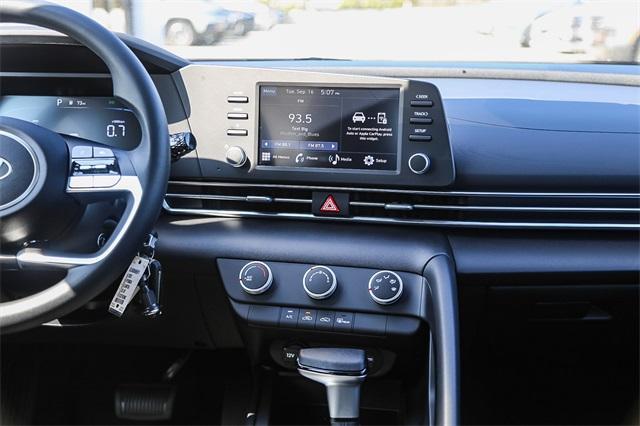 new 2025 Hyundai Elantra car, priced at $19,670