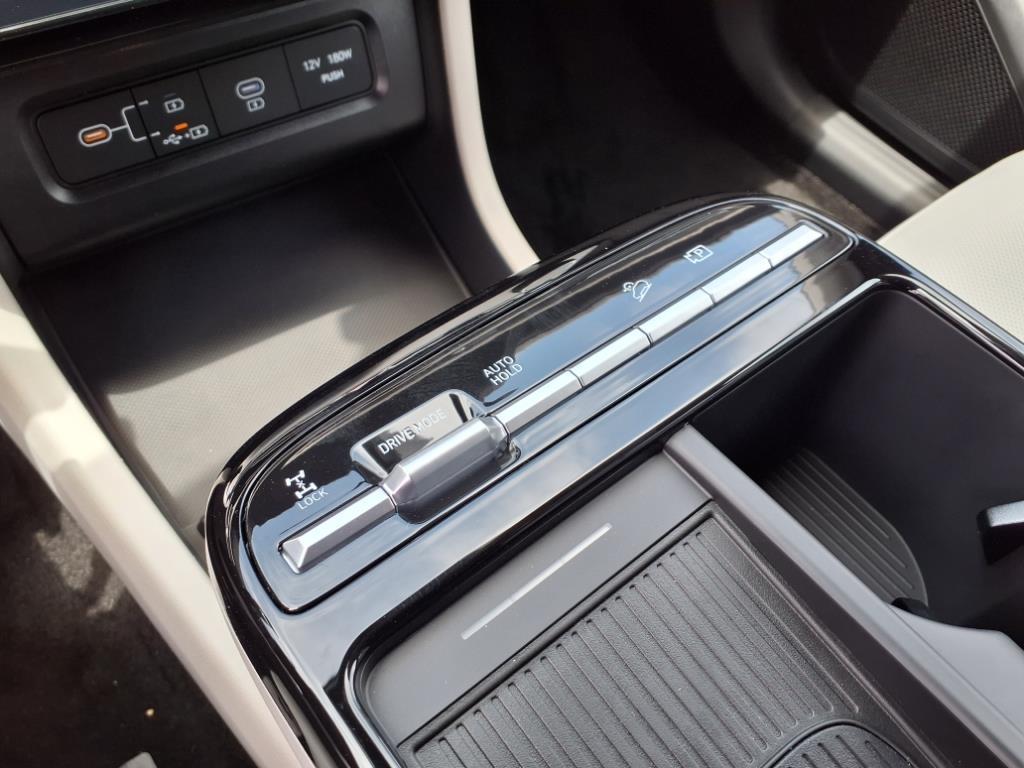 new 2025 Hyundai TUCSON Hybrid car, priced at $36,685