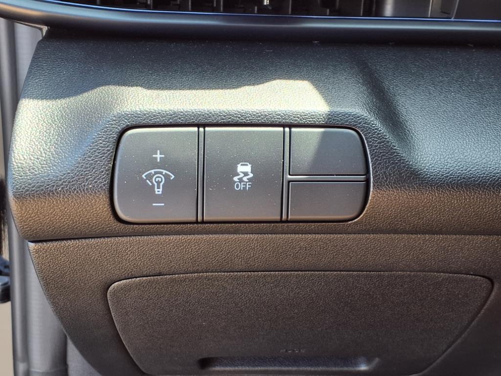 new 2025 Hyundai Elantra car, priced at $28,422
