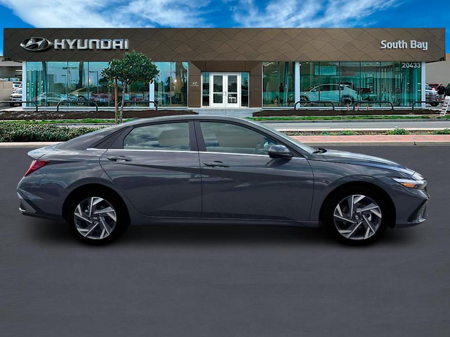 new 2025 Hyundai Elantra car, priced at $26,260