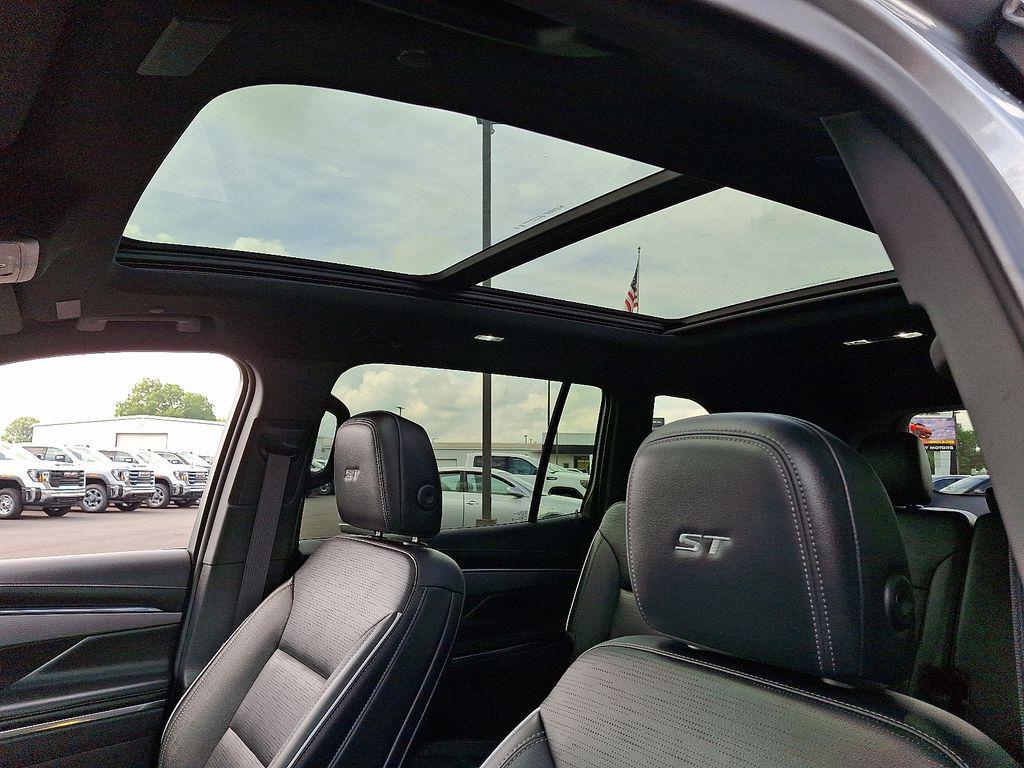 used 2025 Buick Enclave car, priced at $44,000