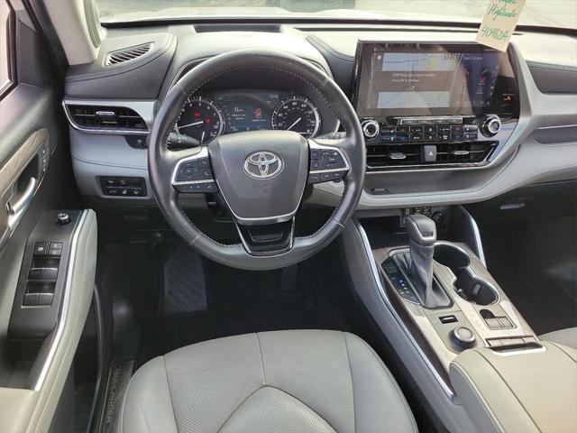 used 2021 Toyota Highlander car, priced at $33,000