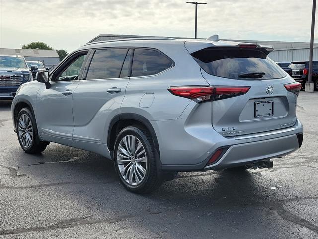 used 2021 Toyota Highlander car, priced at $33,000