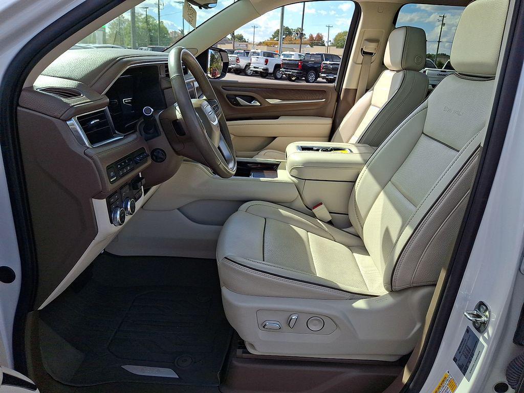 used 2022 GMC Yukon XL car, priced at $61,000