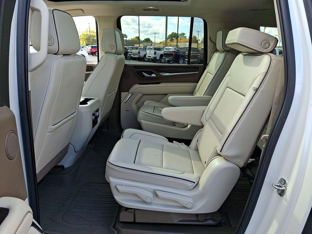 used 2022 GMC Yukon XL car, priced at $61,000