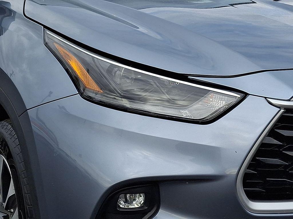 used 2021 Toyota Highlander car, priced at $27,500