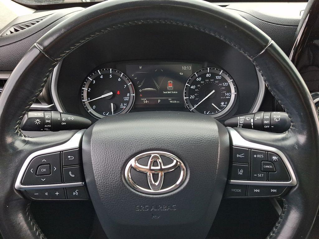 used 2021 Toyota Highlander car, priced at $27,500