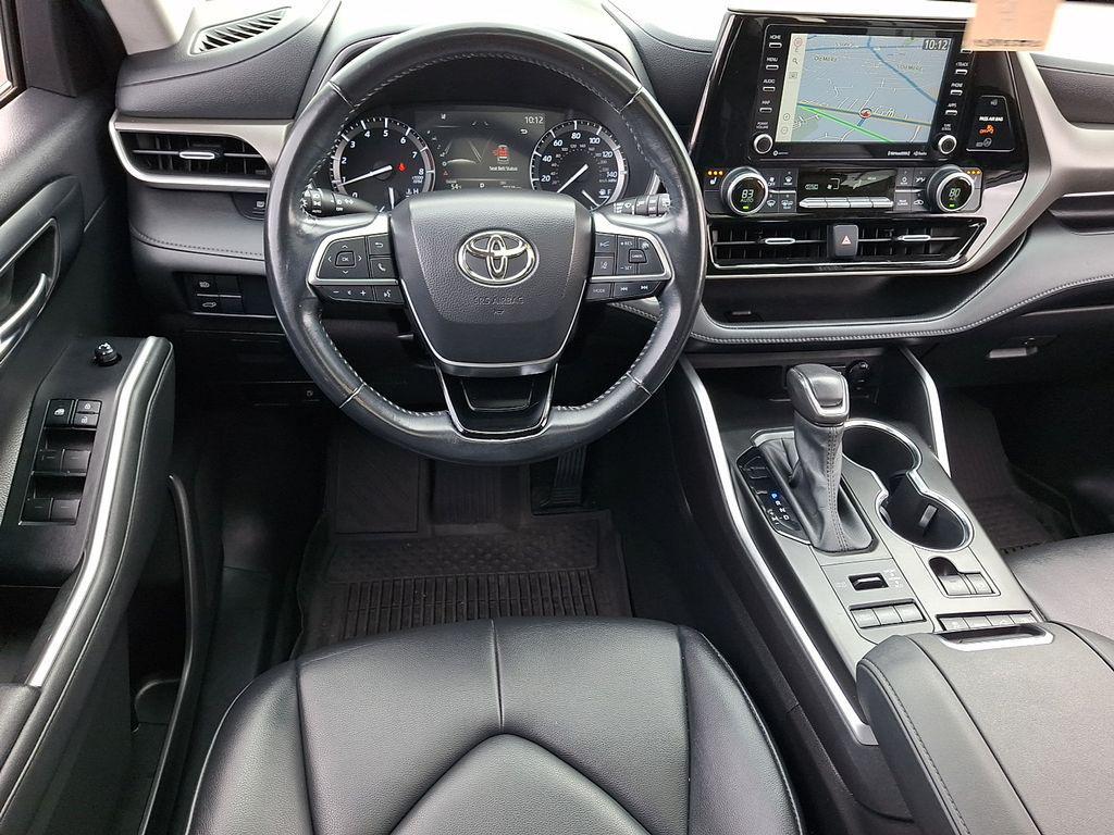used 2021 Toyota Highlander car, priced at $27,500