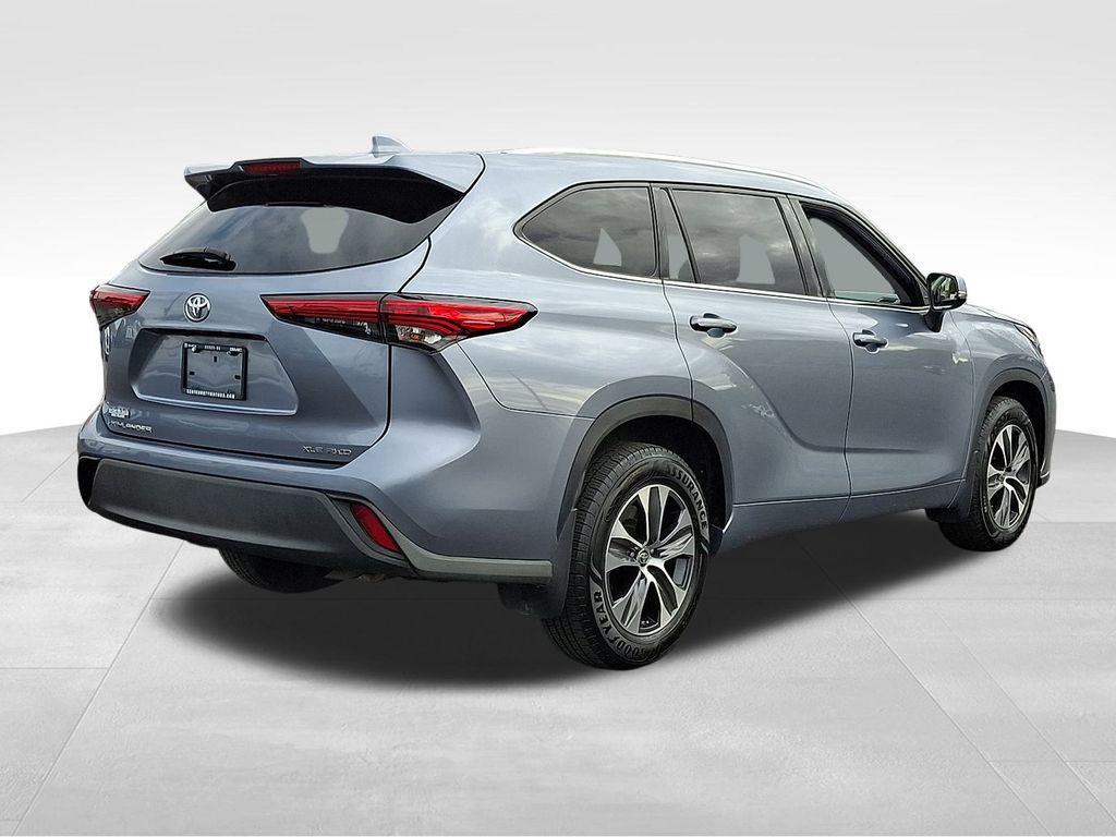 used 2021 Toyota Highlander car, priced at $27,500