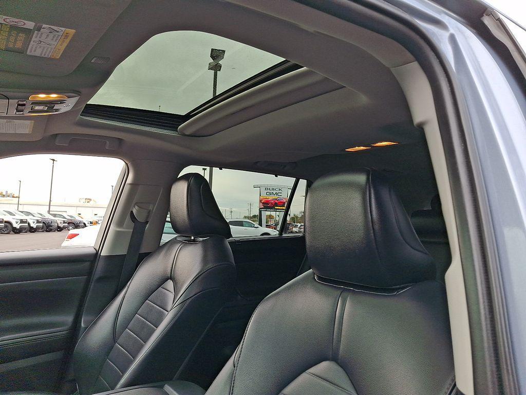 used 2021 Toyota Highlander car, priced at $27,500