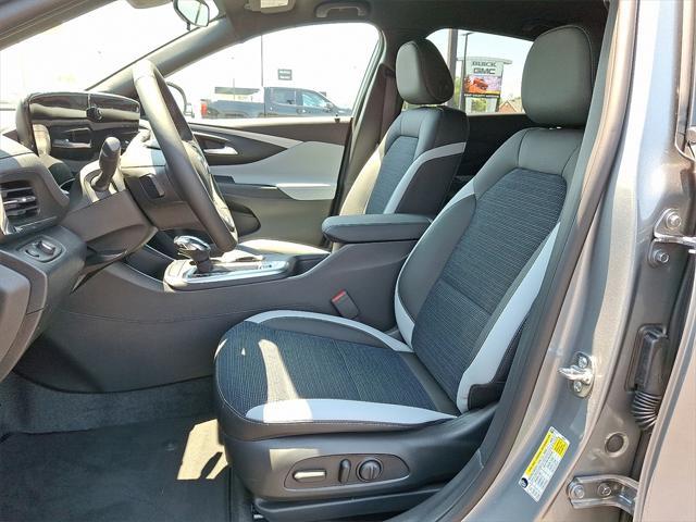 new 2025 Buick Envista car, priced at $26,080