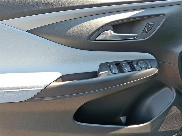 new 2025 Buick Envista car, priced at $26,080