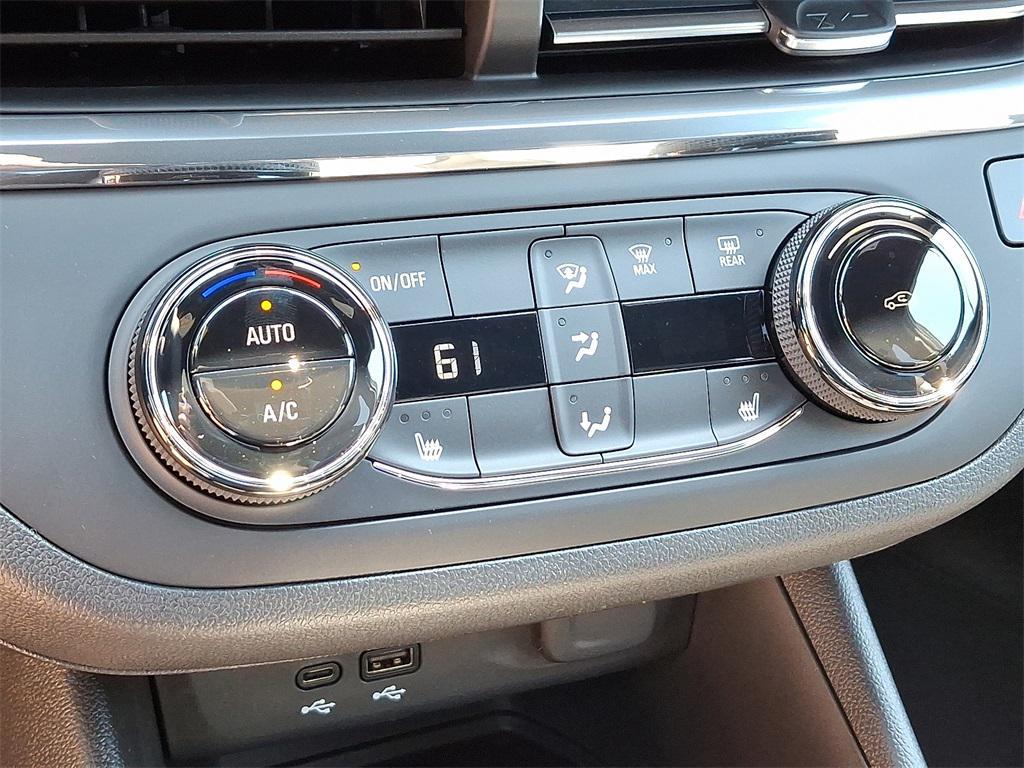new 2025 Buick Envista car, priced at $26,080