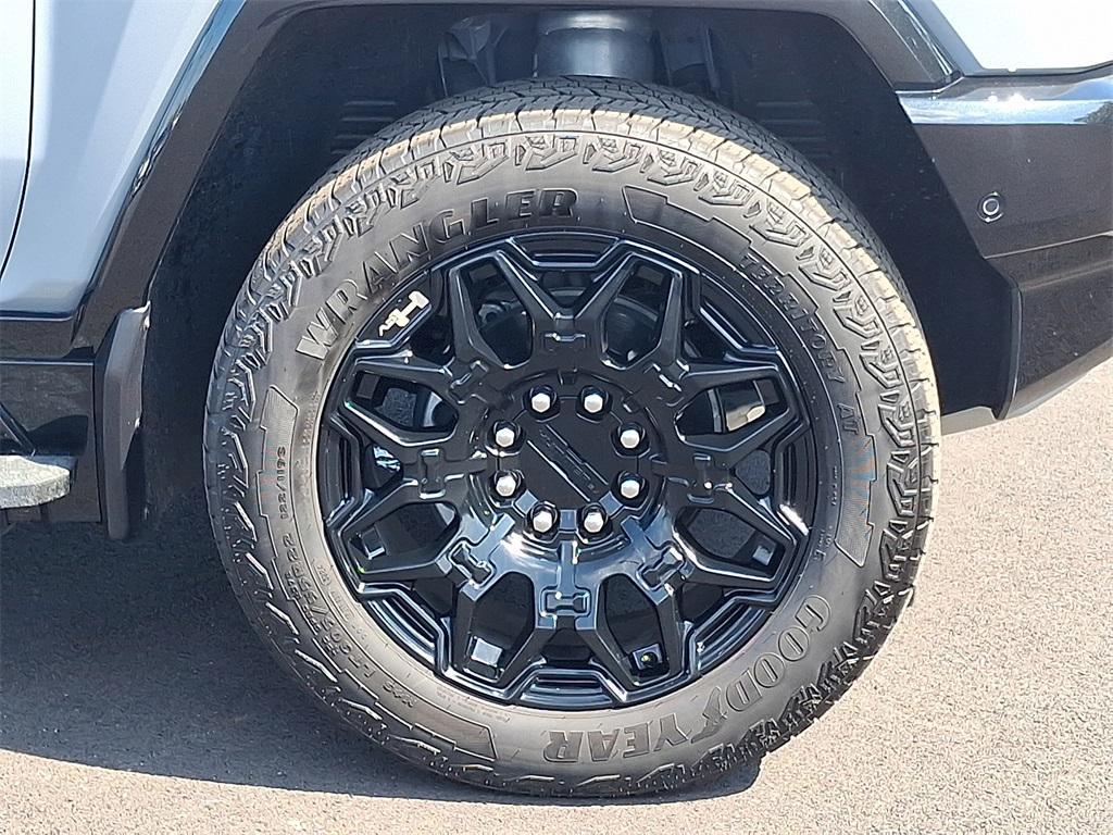 used 2025 GMC HUMMER EV Pickup car, priced at $84,000