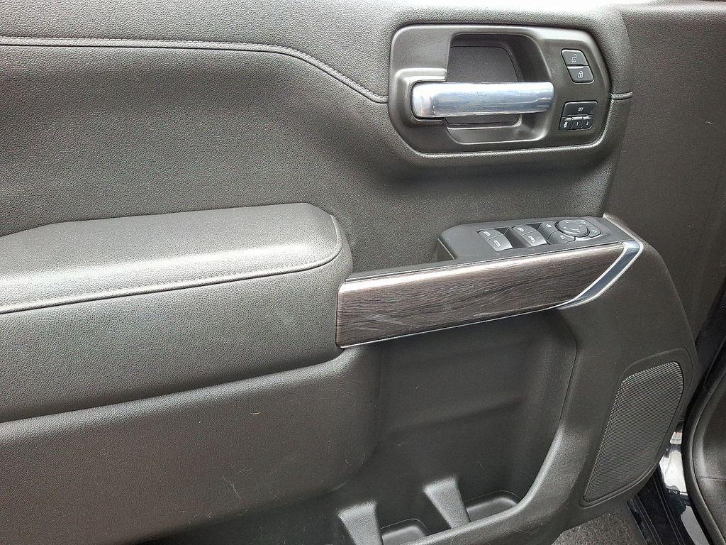 used 2021 Chevrolet Silverado 1500 car, priced at $32,000