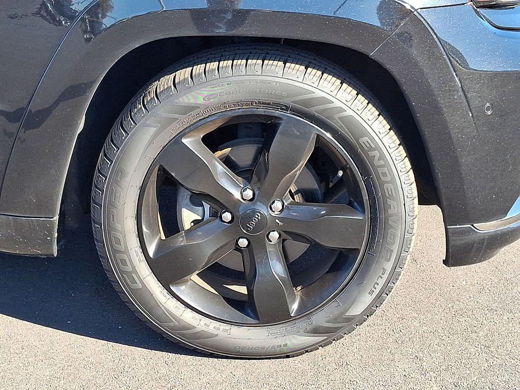 used 2015 Jeep Grand Cherokee car, priced at $15,500