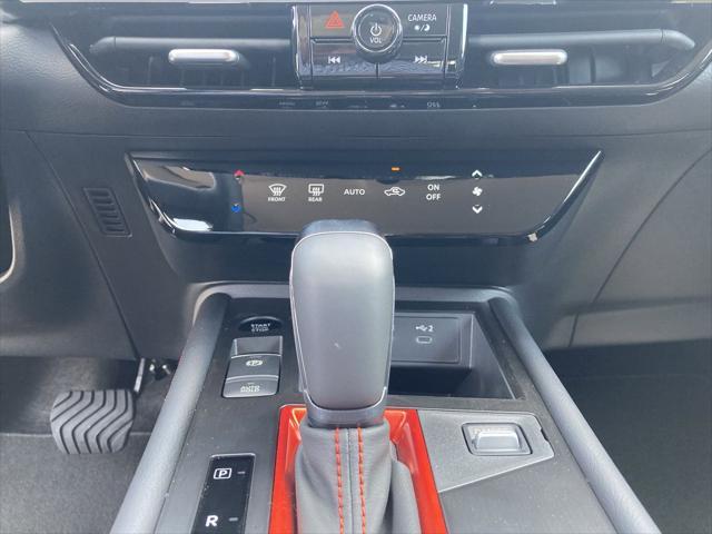 new 2025 Nissan Kicks car, priced at $27,977
