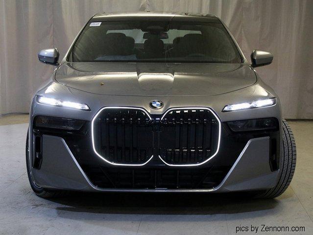 new 2025 BMW 760 car, priced at $135,525