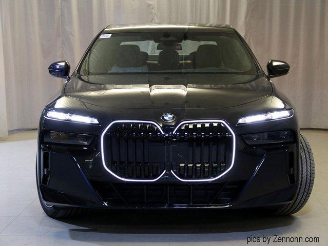 new 2025 BMW 760 car, priced at $132,475