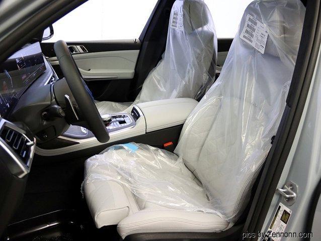 new 2025 BMW X7 car, priced at $97,025