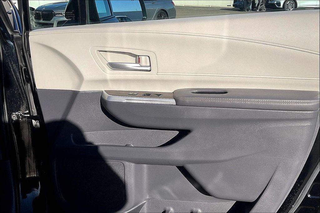 used 2023 Toyota Sienna car, priced at $38,605