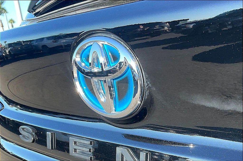 used 2023 Toyota Sienna car, priced at $38,605