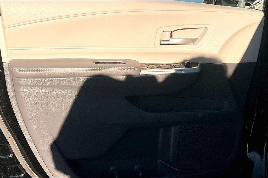 used 2023 Toyota Sienna car, priced at $38,605