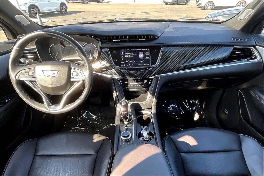 used 2024 Cadillac XT6 car, priced at $43,900