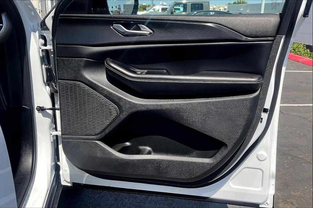 used 2024 Jeep Grand Cherokee L car, priced at $26,999