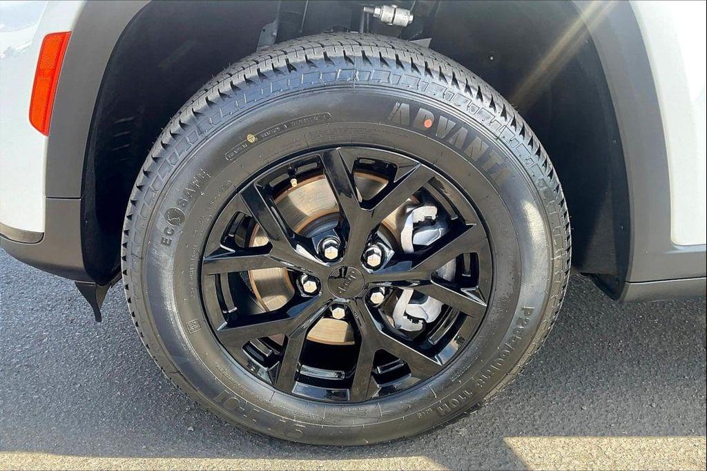 used 2024 Jeep Grand Cherokee L car, priced at $26,999