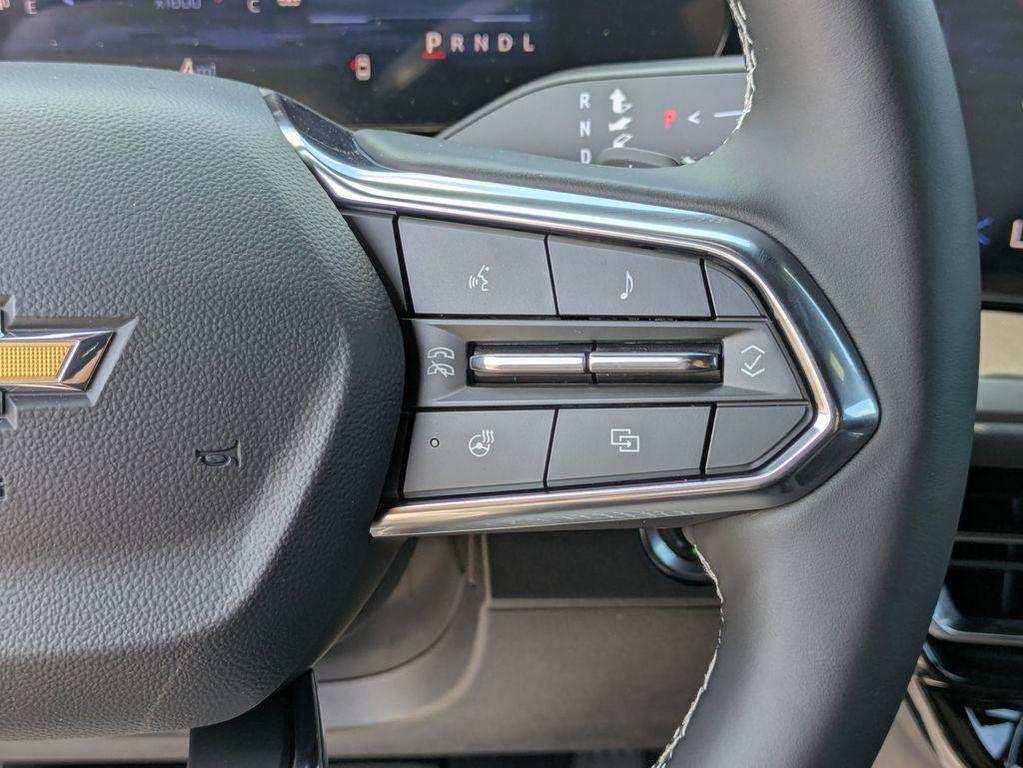 new 2025 Chevrolet Traverse car