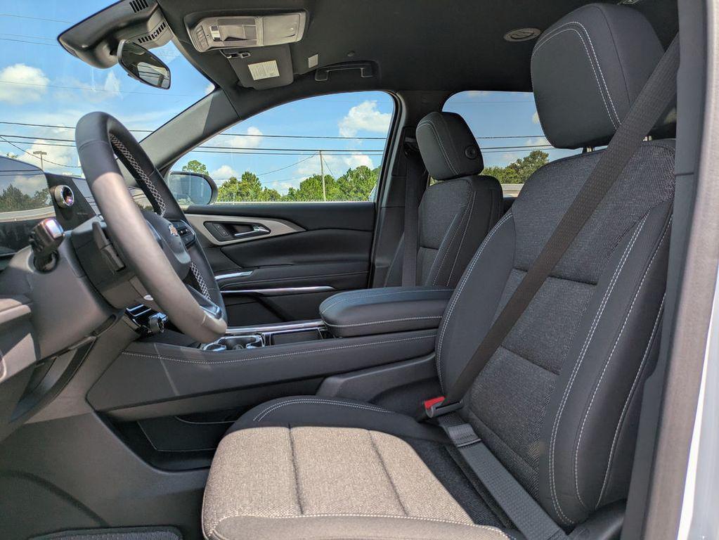 new 2025 Chevrolet Traverse car
