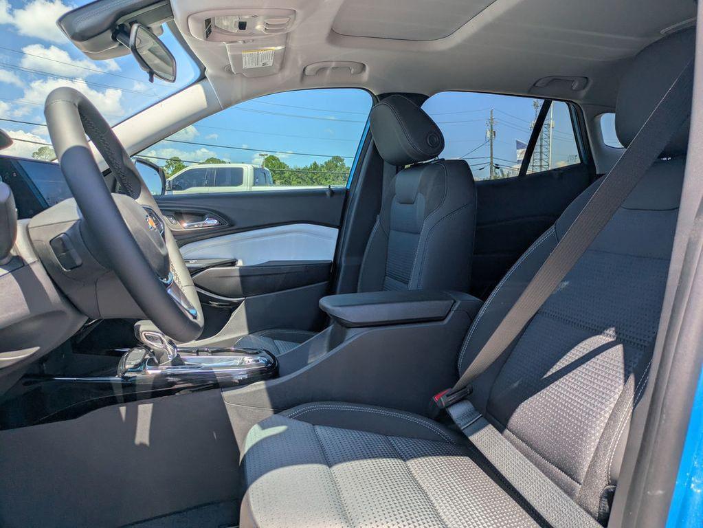 new 2025 Chevrolet Trax car, priced at $27,135