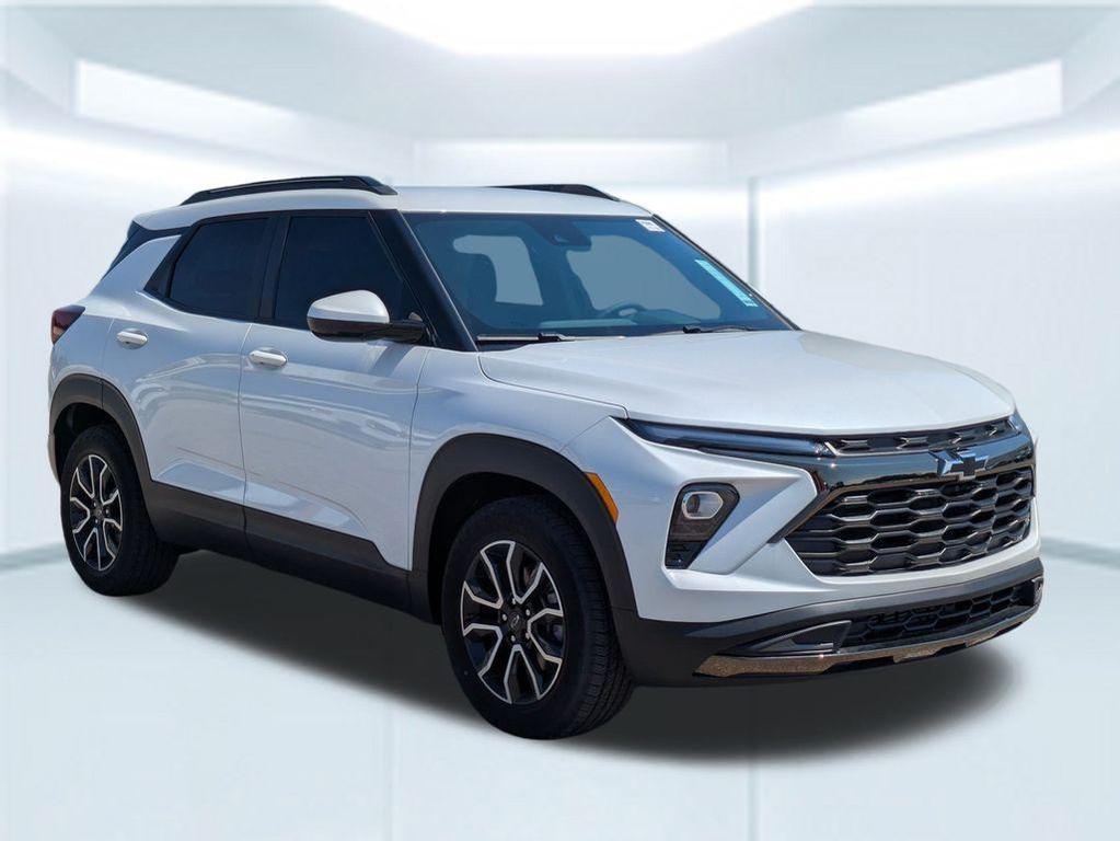 new 2025 Chevrolet TrailBlazer car, priced at $30,035