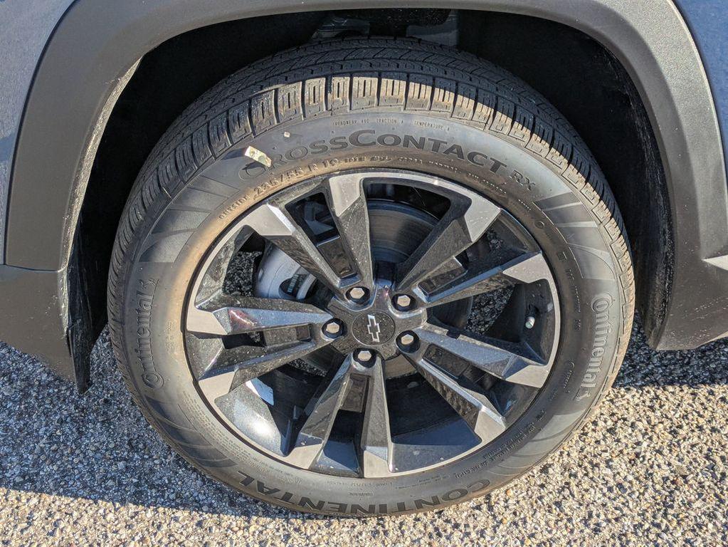 new 2026 Chevrolet Equinox car, priced at $38,175