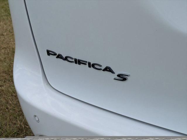 used 2022 Chrysler Pacifica Hybrid car, priced at $26,050