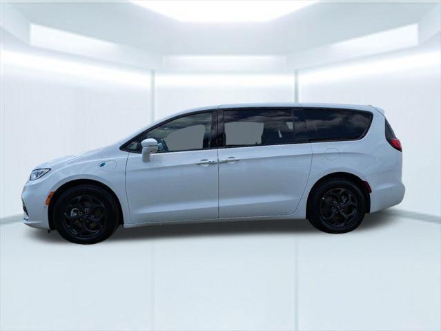 used 2022 Chrysler Pacifica Hybrid car, priced at $26,050