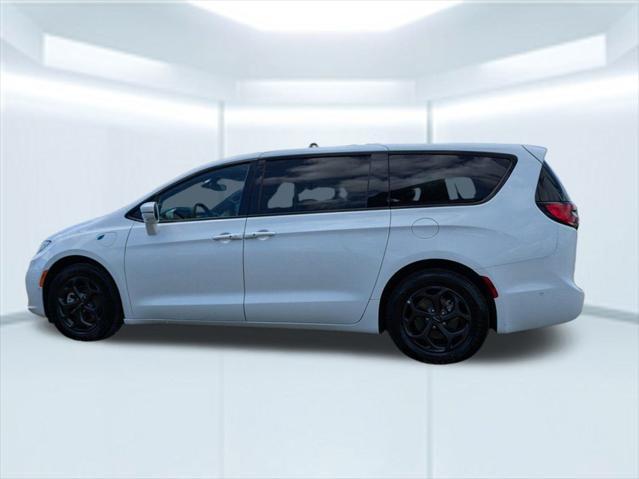 used 2022 Chrysler Pacifica Hybrid car, priced at $26,050